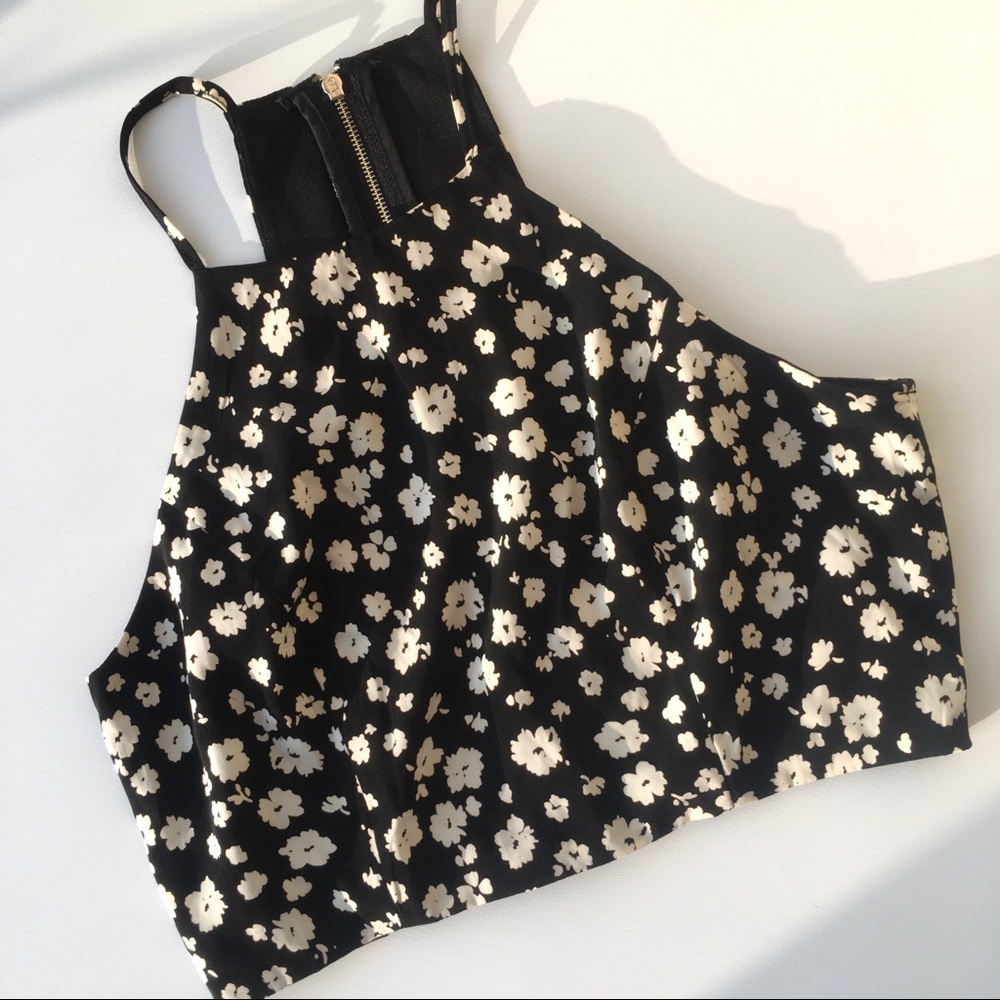 BLACK AND WHITE FLORAL FOREVER 21 CROP TOP